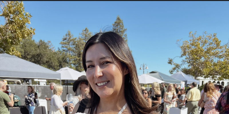 boldcursive holding a glass at MOHI Food and Wine festival