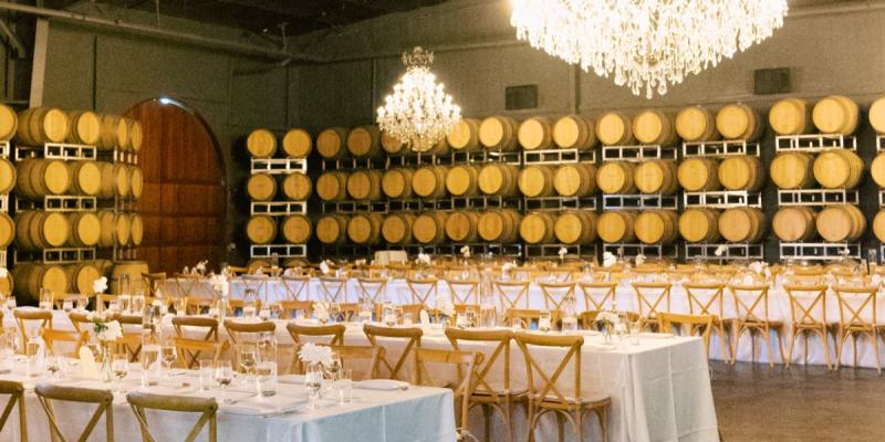 Indoor vs. Outdoor Wine Tasting: Which Is Better?